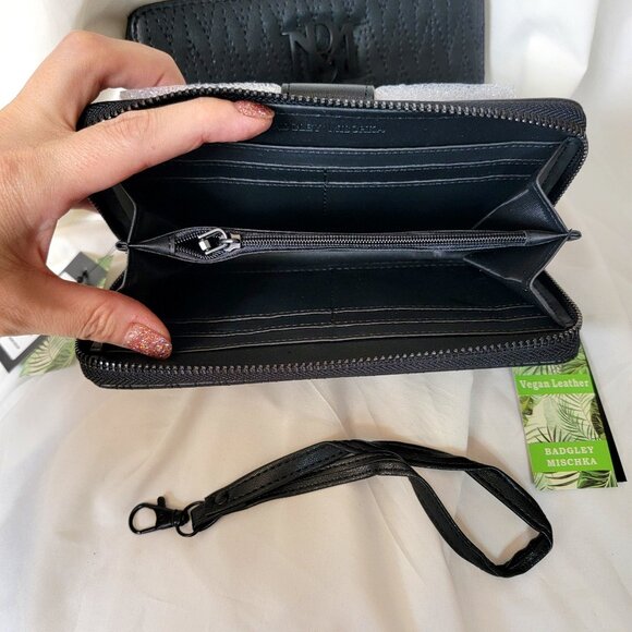 2 Badgley Mischka Black Quilted Wallet/Wristlet w/ Phone Holder Retails $120 NWT - Picture 10 of 10